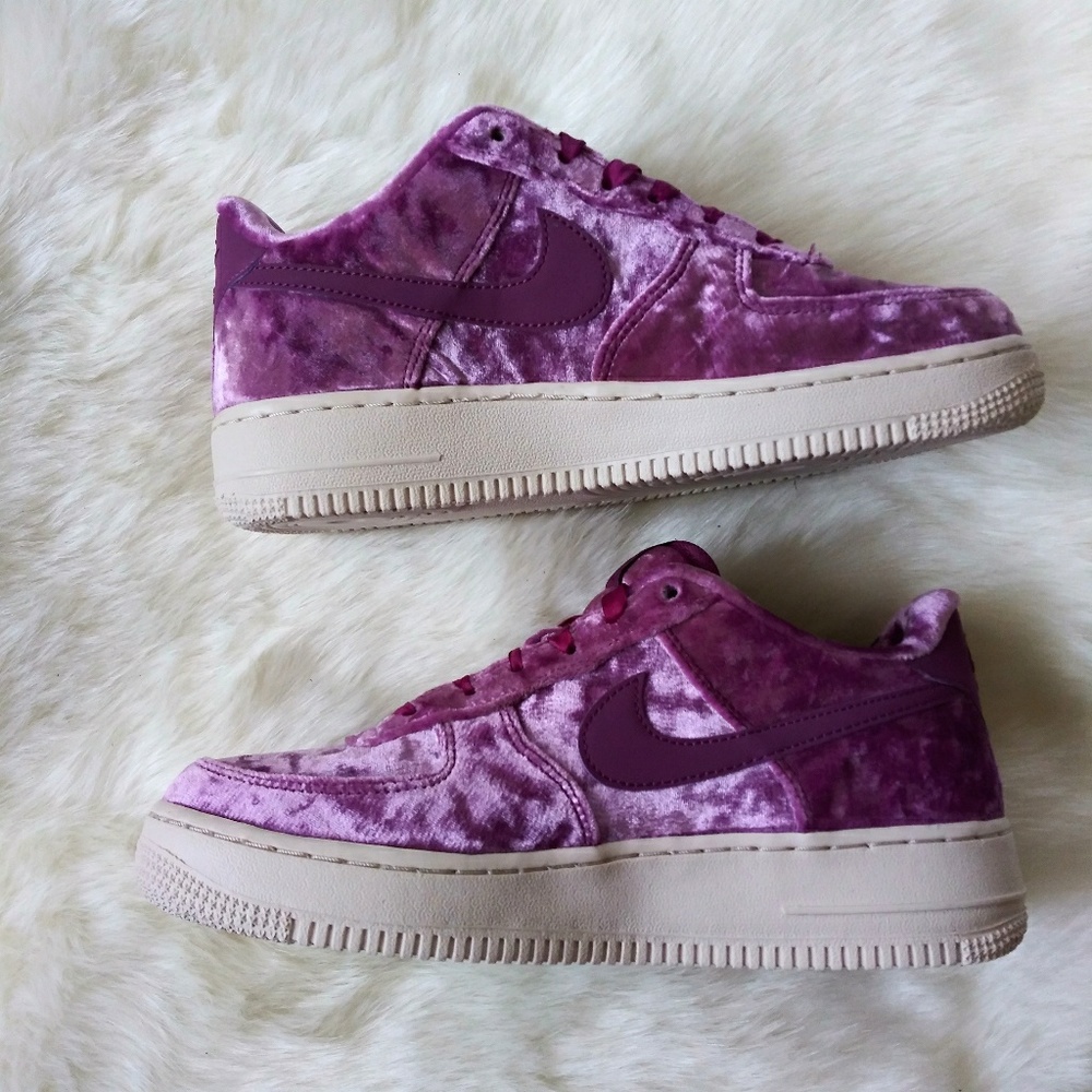 New Nike Velvet Air Force 1 LV8  Sneakers - Picture 2 of 8